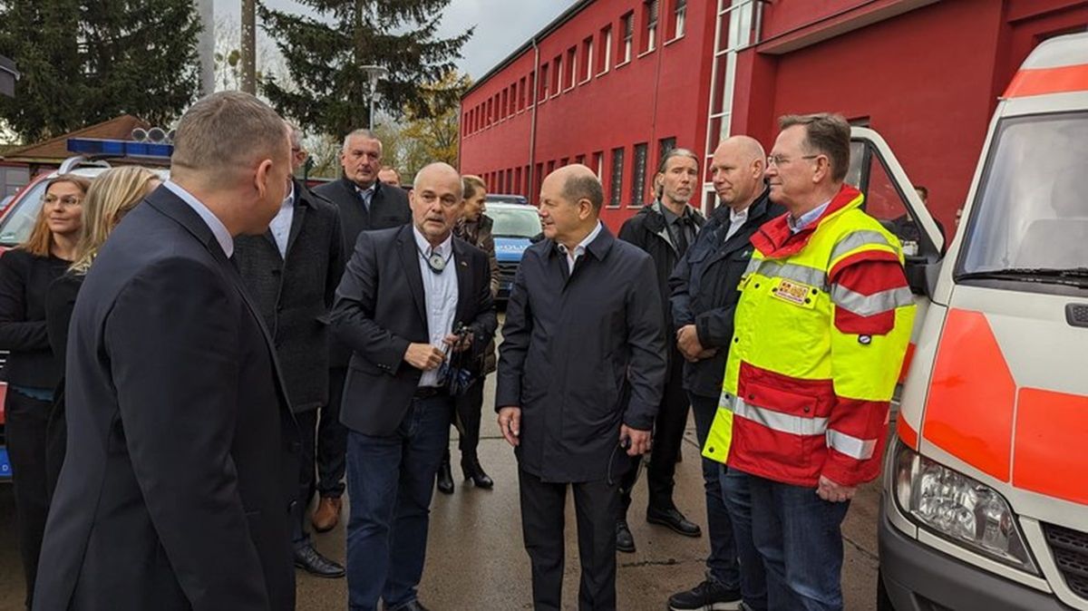 Громаді на Буковині передали вісім спецавтомобілів з Німеччини