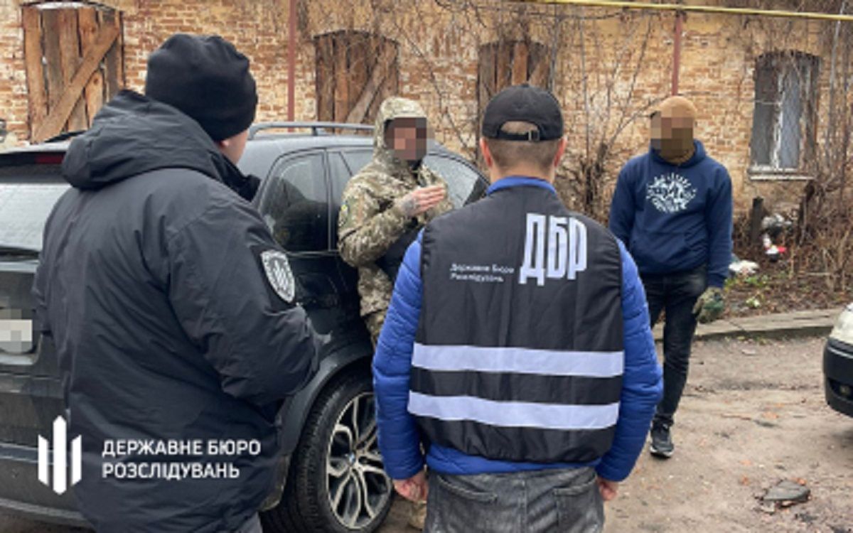 У Сумах на хабарі від призовника спіймали інспектора військової служби правопорядку