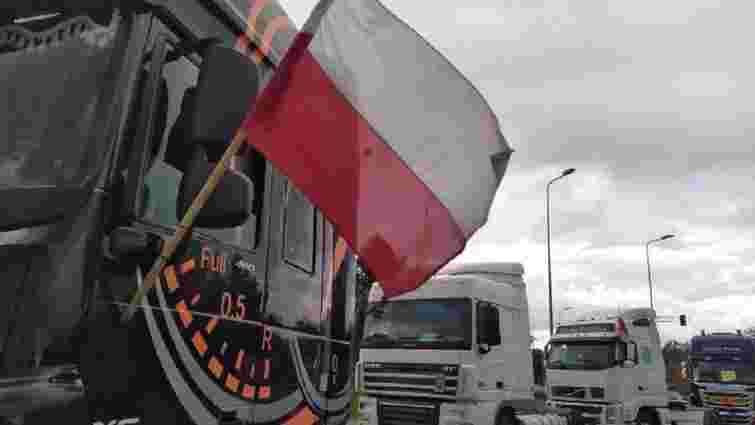 На українсько-польському кордоні скупчилися близько 3000 вантажівок