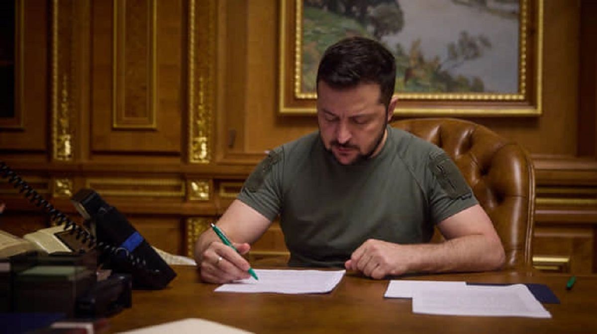 Зеленський ввів санкції проти Азарова, Табачника, Царьова та інших екс-високопосадовців
