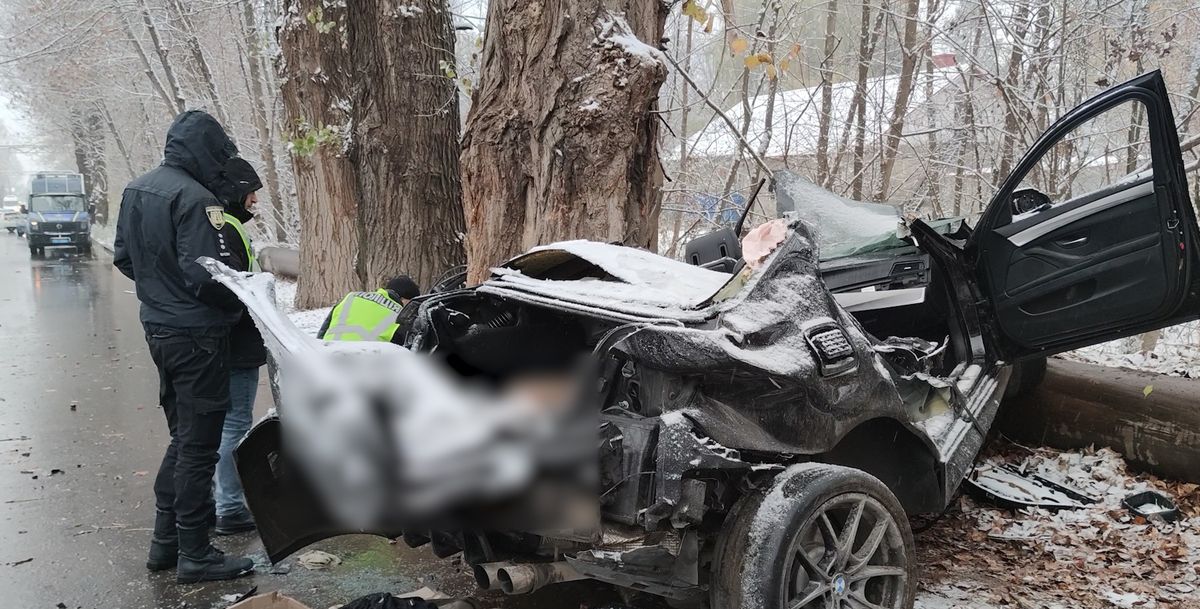 Троє чоловіків загинули в аварії поблизу аеропорту в Чернівцях