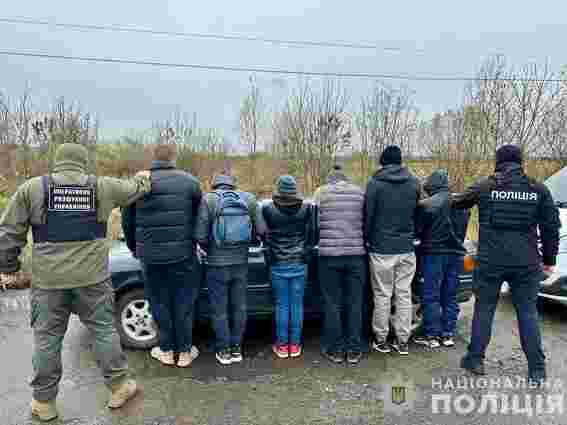 На Закарпатті на гарячому затримали чотирьох ухилянтів та їх переправників