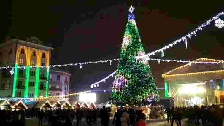 У Тернополі цьогоріч на центральному майдані встановлять новорічну ялинку 
