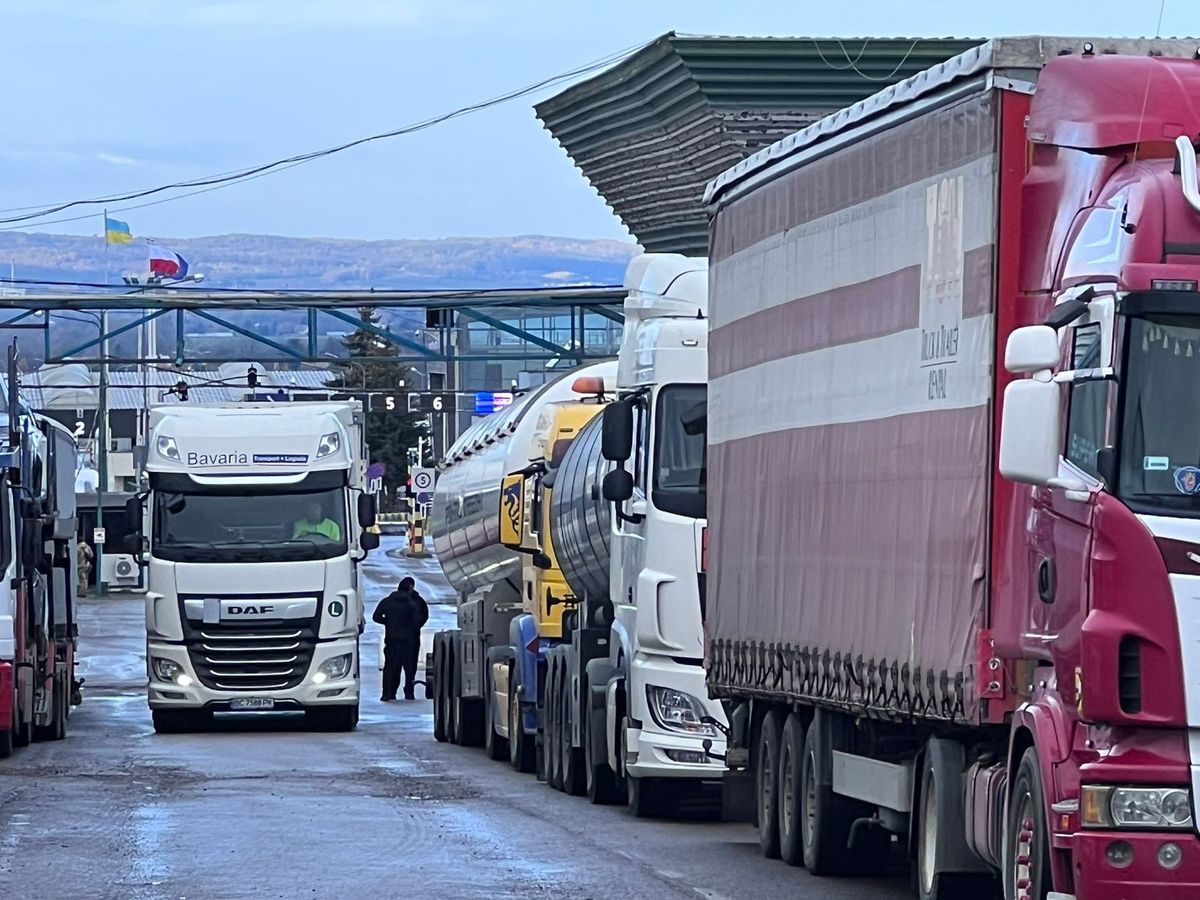Польські страйкарі заблокували ще один пункт пропуску на кордоні з Україною