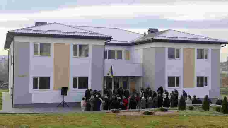 У Дрогобичі збудували новий двоповерховий будинок для переселенців