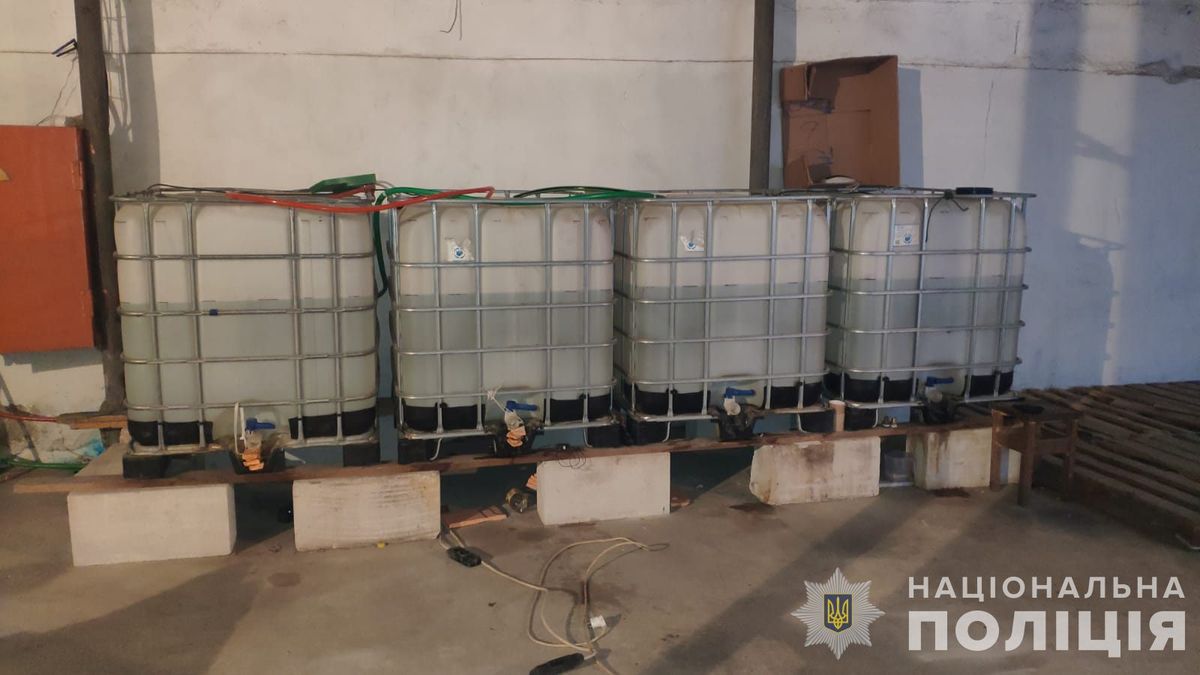 На Вінниччині правоохоронці викрили підпільне виробництво елітного алкоголю