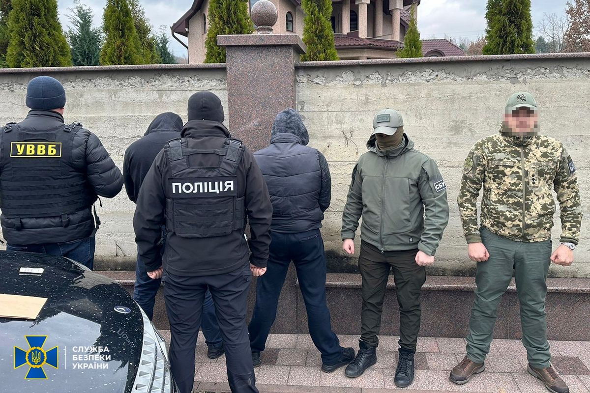 На Закарпатті ухилянтів за 3000 доларів переправляли через річку у гідрокостюмах
