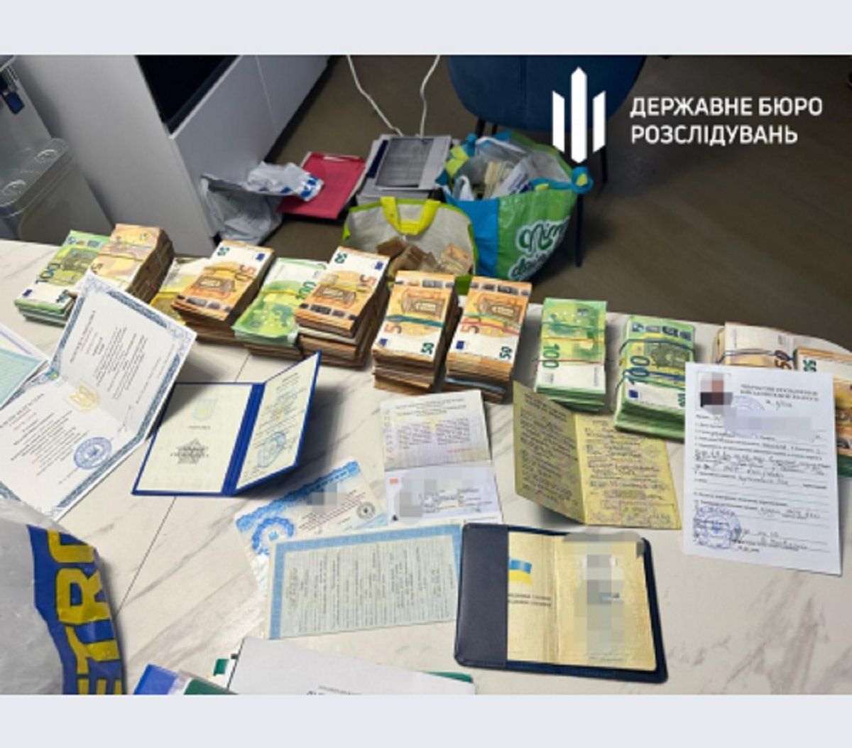 ДБР виявило у заступника голови Поліського лісового офісу незадекларовані 4 млн доларів