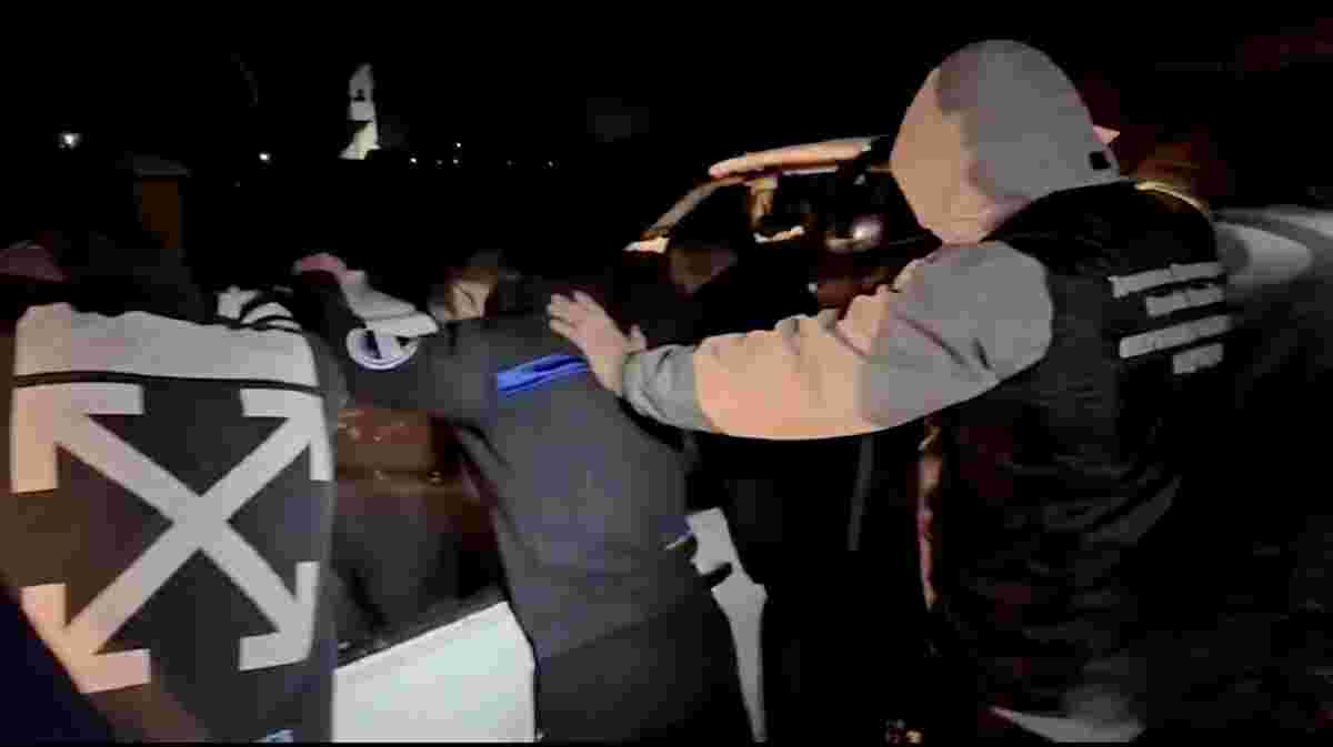 Мешканців прикордонного села затримали, коли вони везли ухилянта до кордону Мешканців прикордонного села затримали, коли вони везли ухилянта до кордону