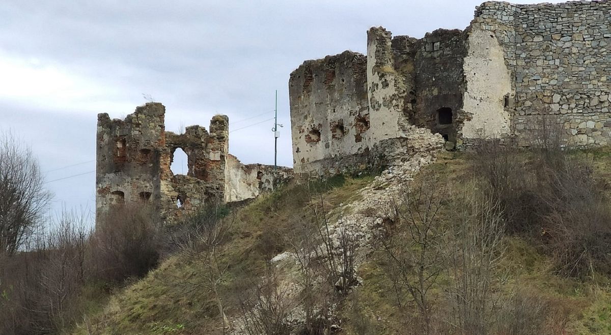 На Прикарпатті обвалилася вежа замку XVI століття