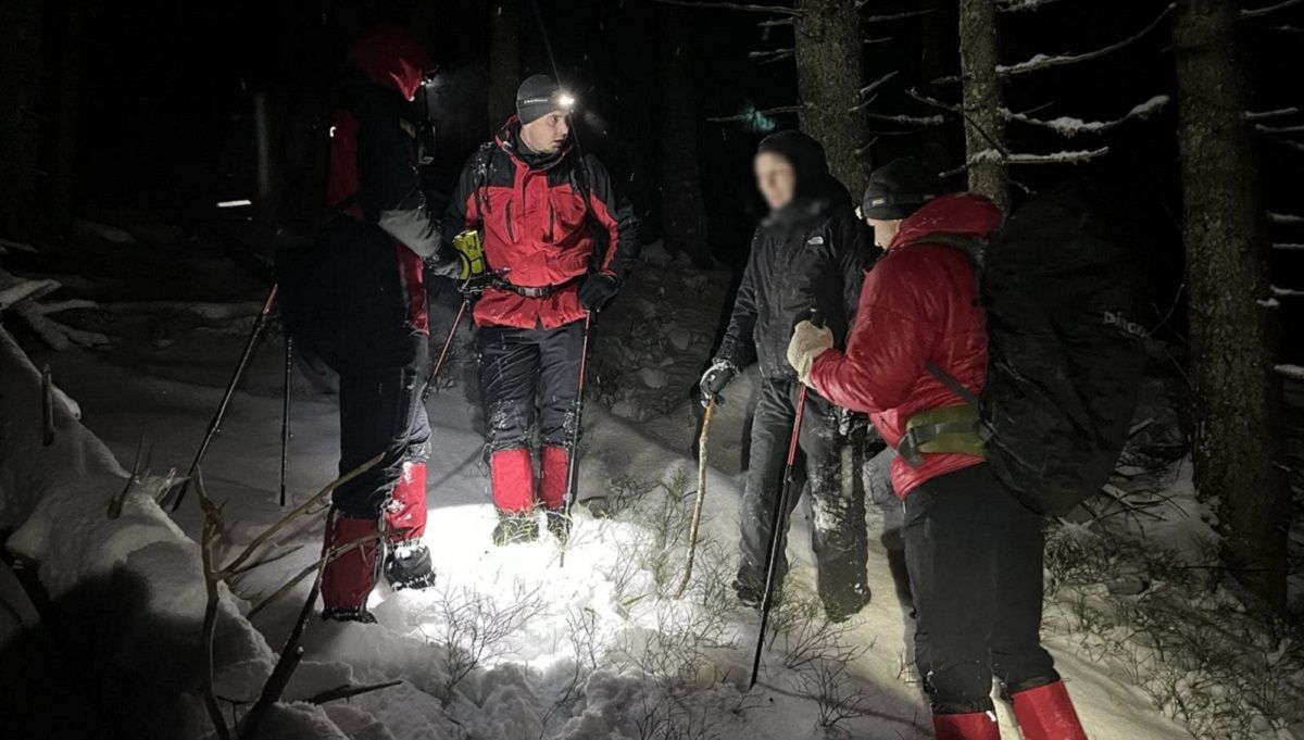 Рятувальники розшукали туриста, який у негоду заблукав на Говерлі