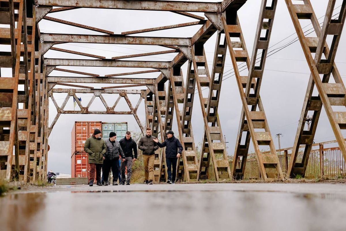 На Закарпатті завершили будівництво модульного мосту через річку Тересва