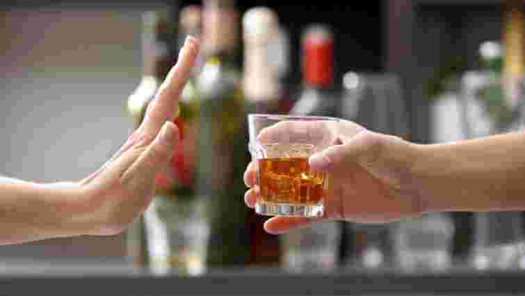 Вживання алкоголю збільшує ризик інсульту: застереження медиків