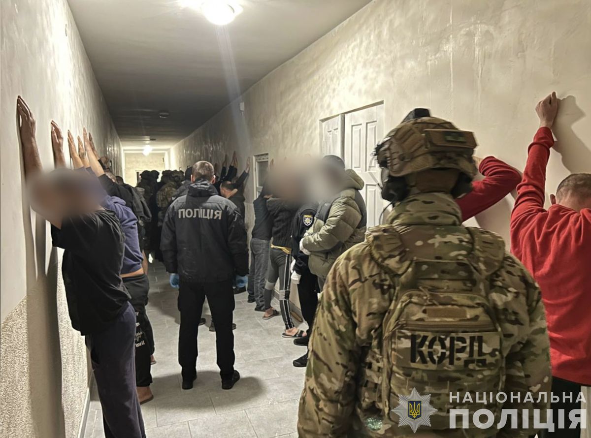 Група в'язнів організувала у колонії на Волині шахрайський кол-центр
