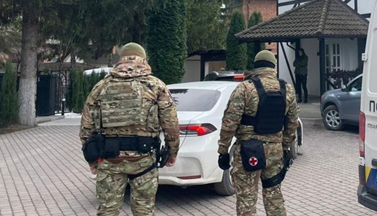 В Бережанах підприємиця у власному готелі виготовляла фальсифікований алкоголь