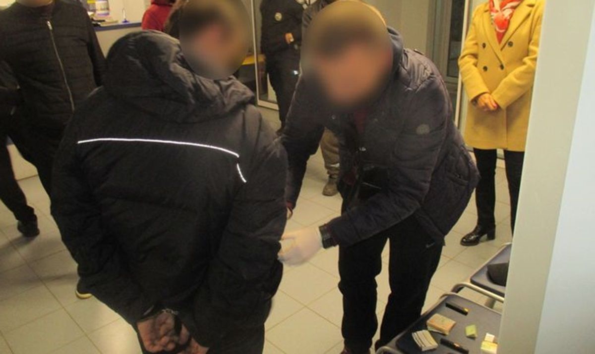 На Львівщині ув’язнили чоловіка за погрози пістолетом після зауваження щодо російської мови