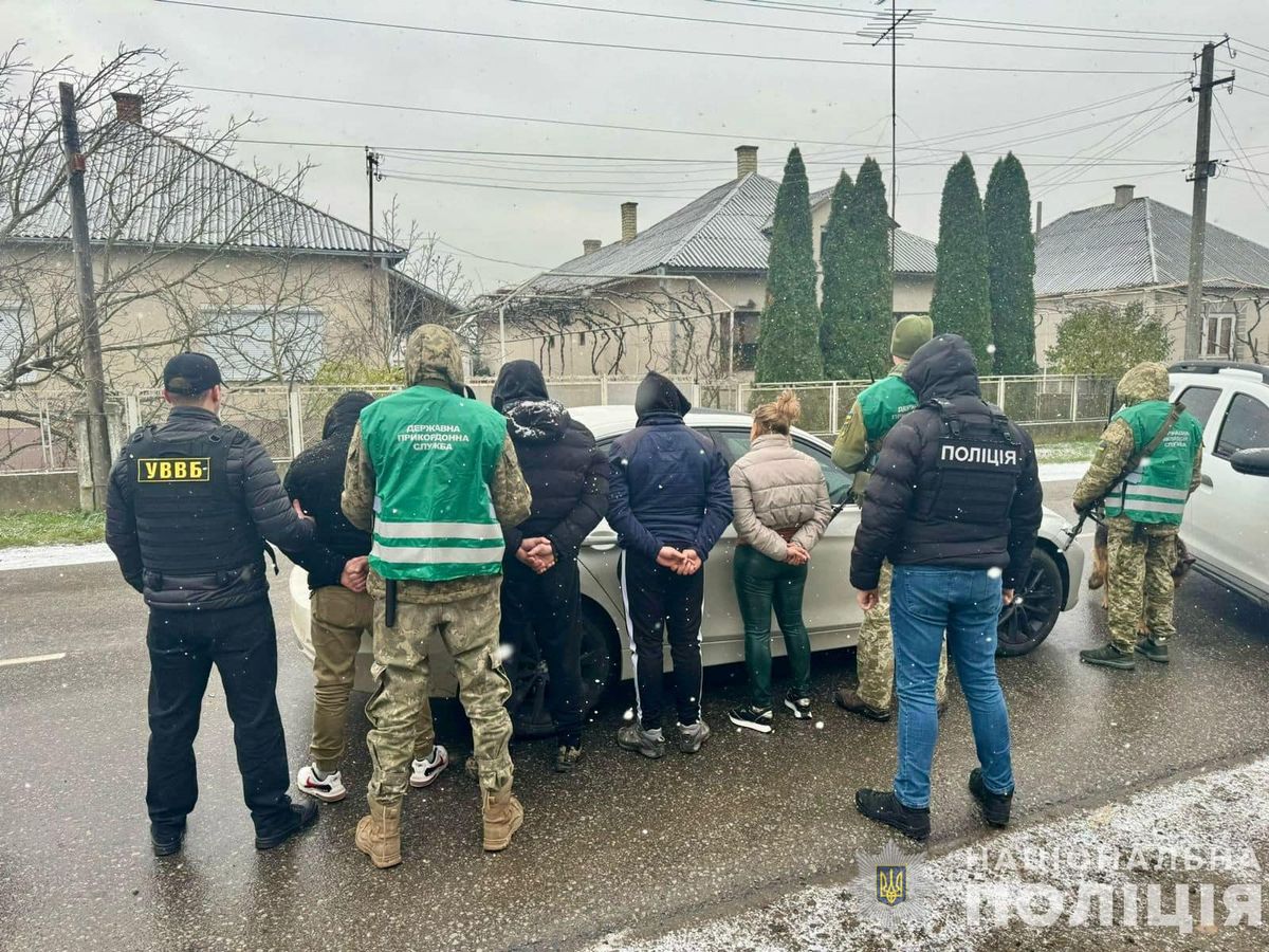 На Закарпатті мати з сином за 1500 доларів переправляли ухилянтів через кордон