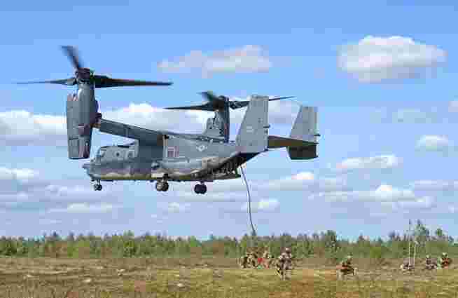 Біля японського острова розбився військовий літак США  з вісьмома людьми на борту Біля японського острова розбився військовий літак США  з вісьмома людьми на борту