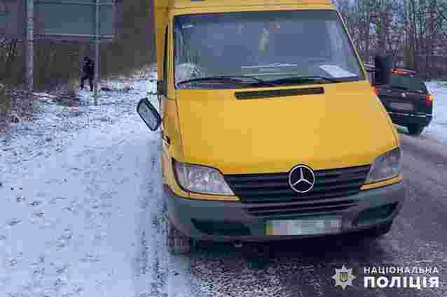 55-річний пішохід загинув під колесами мікроавтобуса на Хмельниччині
