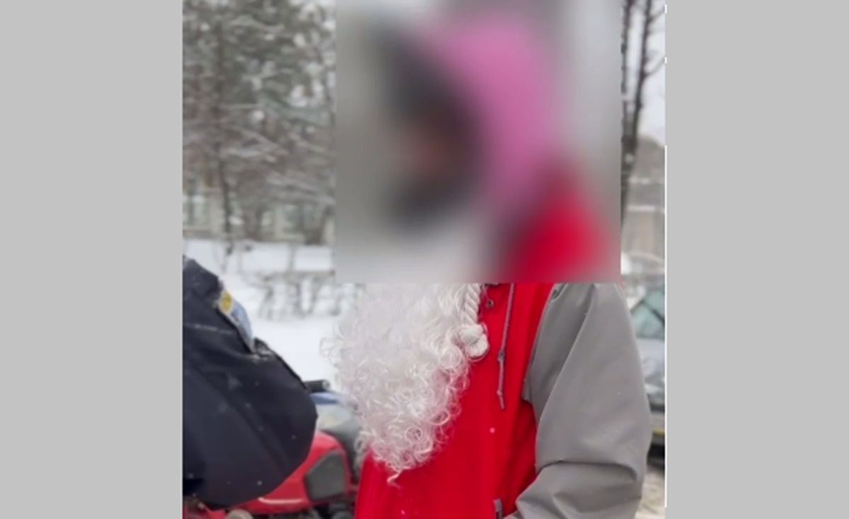 У Рівному оштрафували блогера в костюмі Діда Мороза за їзду без прав