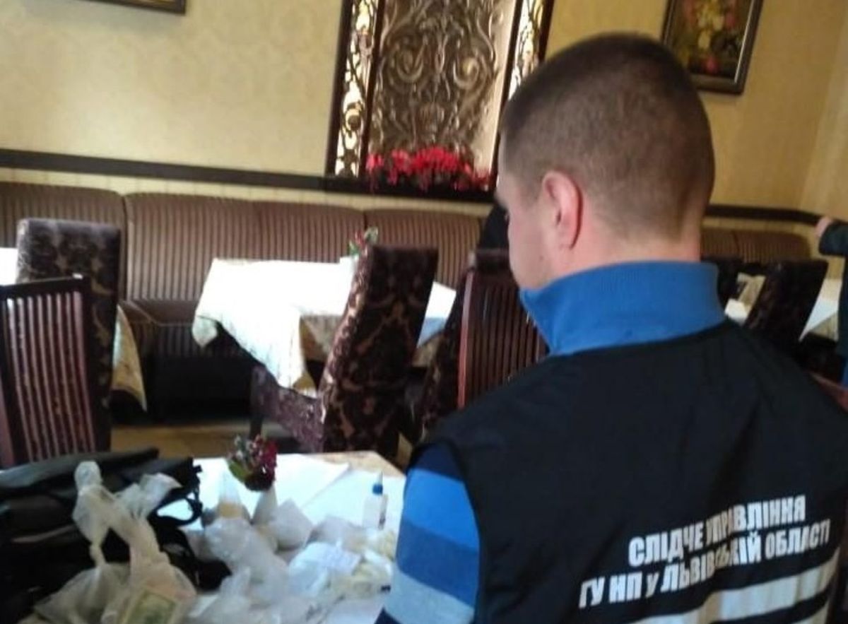 Затриману на хабарі посадовицю Держпродспоживслужби Львівщини оштрафували