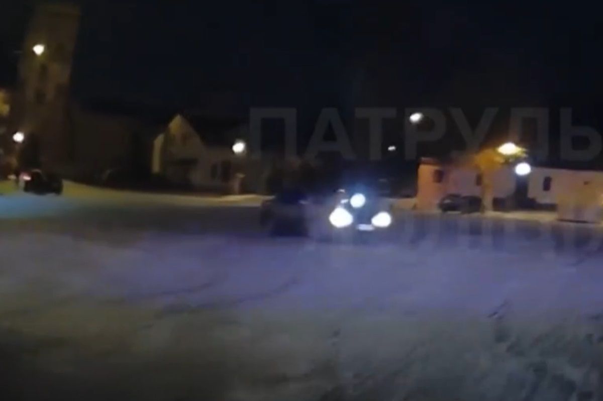 Біля замку в Луцьку водій влаштував дрифт перед автомобілем патрульних