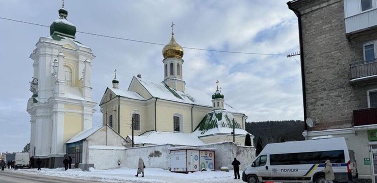 Кліриків УПЦ МП примусово виселили зі собору в Кременці