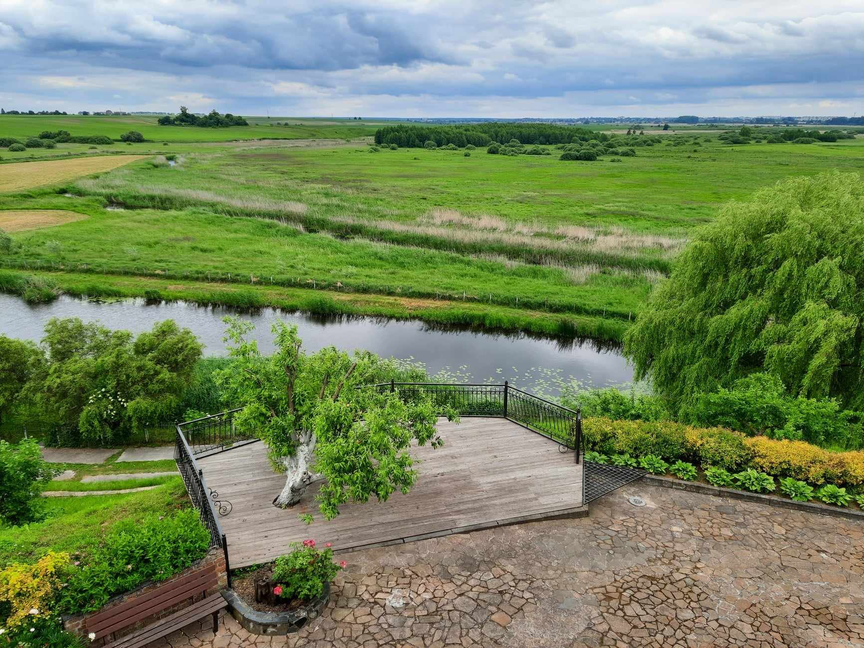 Панорама з ткриторії монастиря (фото ZAXID.NET)