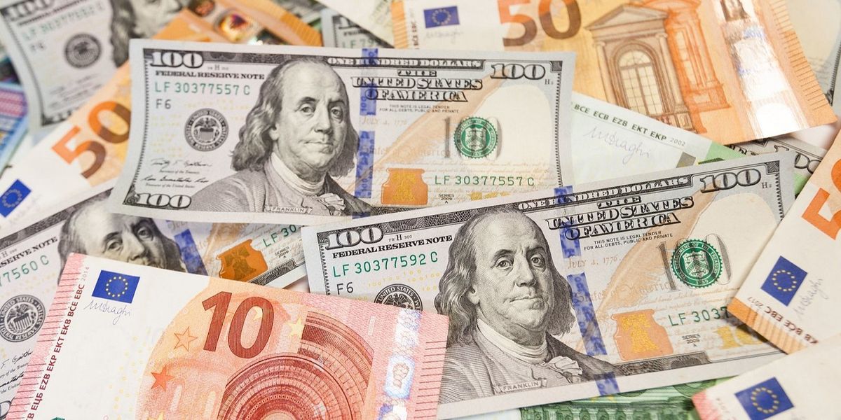 НБУ скасував обмеження на продаж готівкової валюти населенню