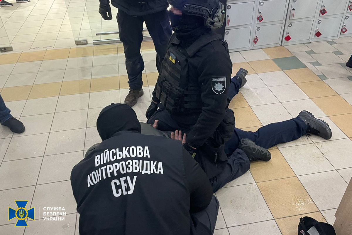 У Харкові шахрай обіцяв вдові військового за гроші повернути чоловіка з полону