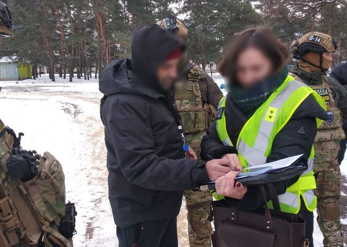 42-річного хмельничанина затримали за переслідування двох жінок і вимагання грошей