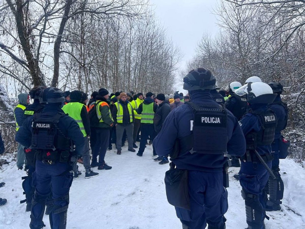 Заблоковані на кордоні з Польщею водії оголосили голодування