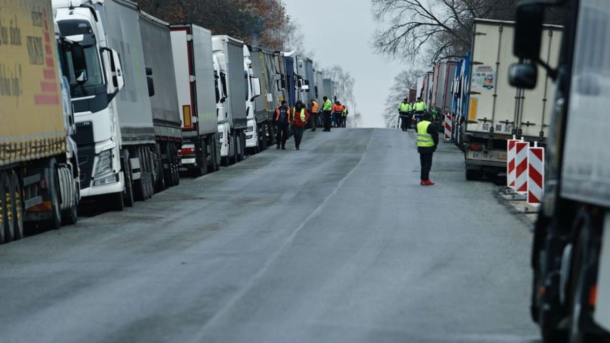 Україна та Польща узгодили часткове розблокування кордону 