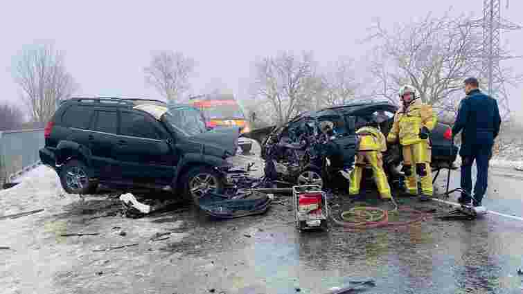 На Закарпатті внаслідок зіткнення з позашляховиком Lexus водій Mercedes загинув на місці