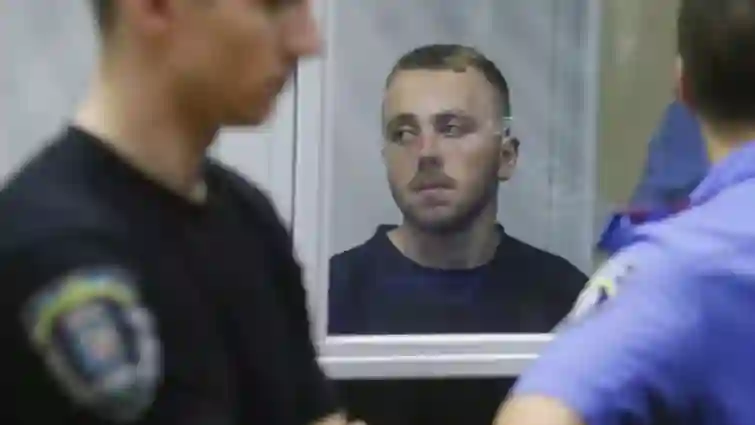 Конвоїрів Ігоря Гуменюка, який підірвав вибухівку в київському суді, засудили до арешту