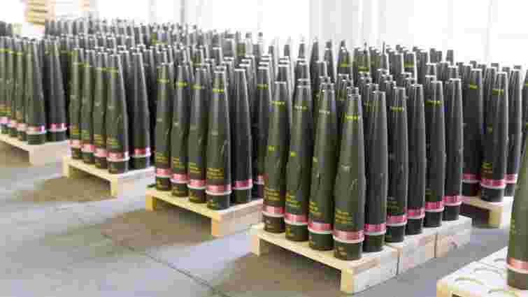 Rheinmetall отримала велике замовлення від невідомої країни на снаряди для України 