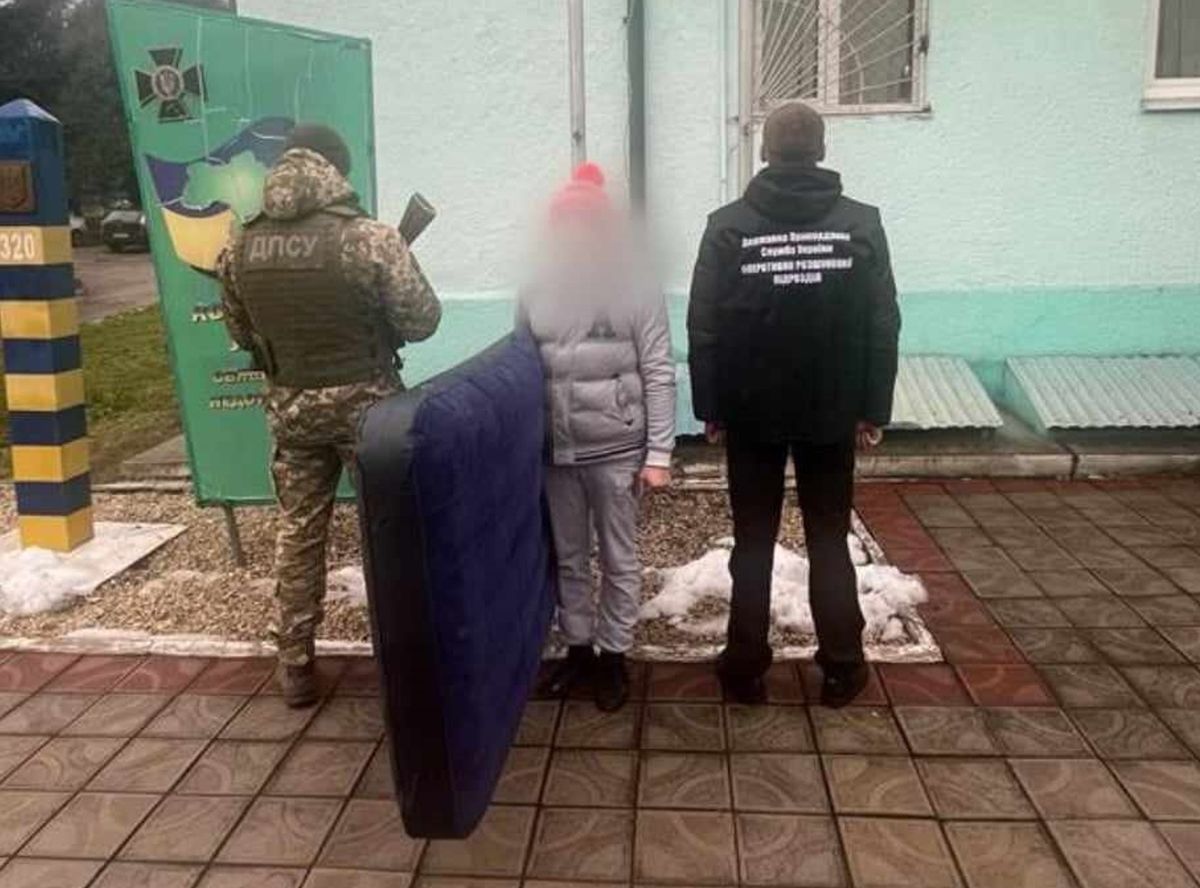 Ухилянт у дитячій шапці перепливав Тису на матраці, вчетверте намагаючись втекти з України 