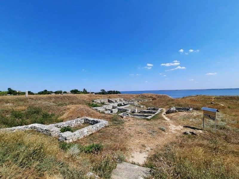 Наземні залишки античної архітектури (фото ZAXID.NET)