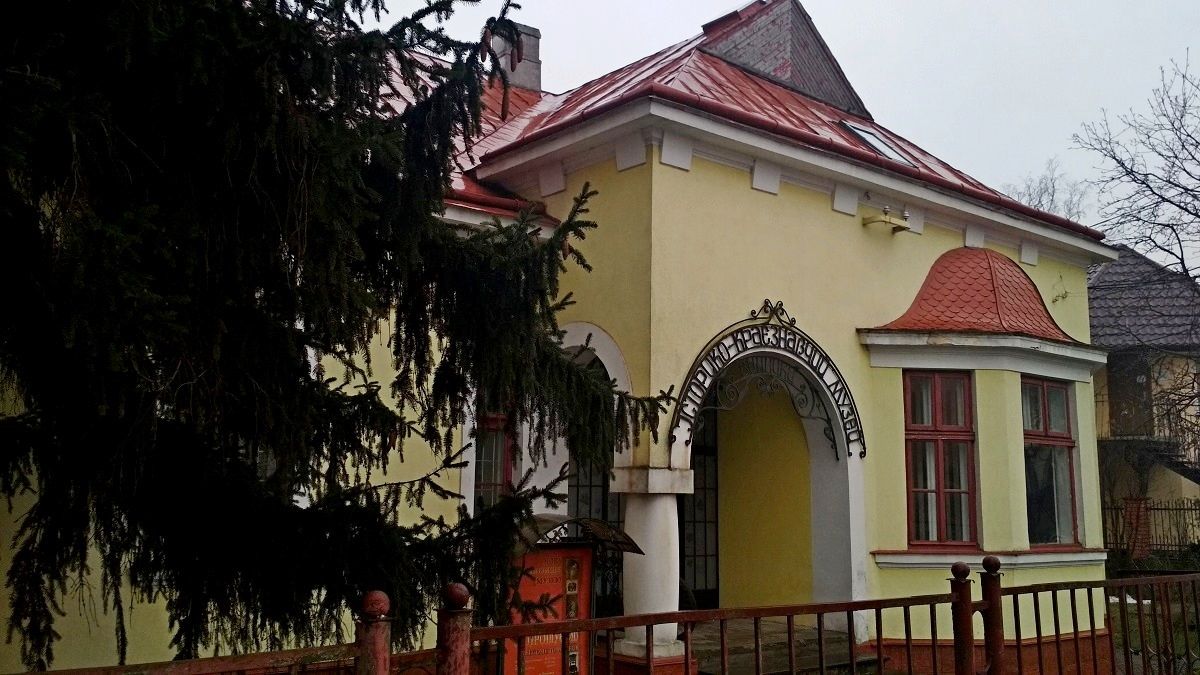 Музей у Винниках: меч вікінга та кам’яний смайлик