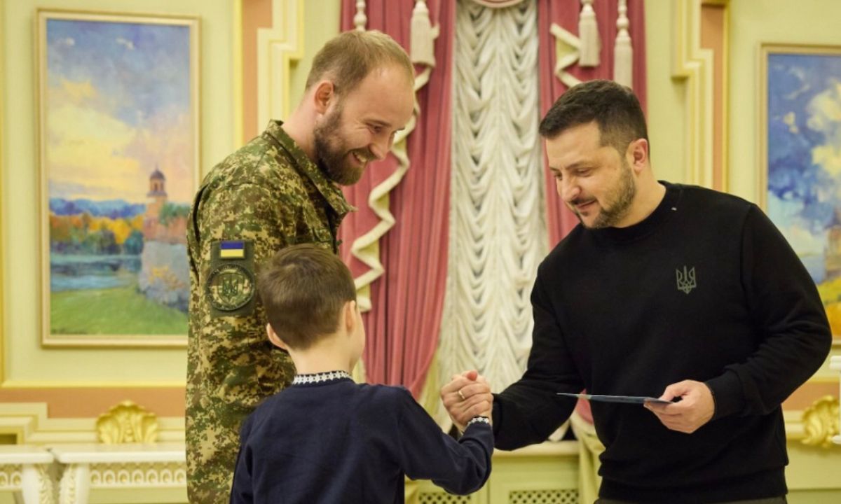 Захисники України зі званням Героя отримуватимуть безкоштовне житло