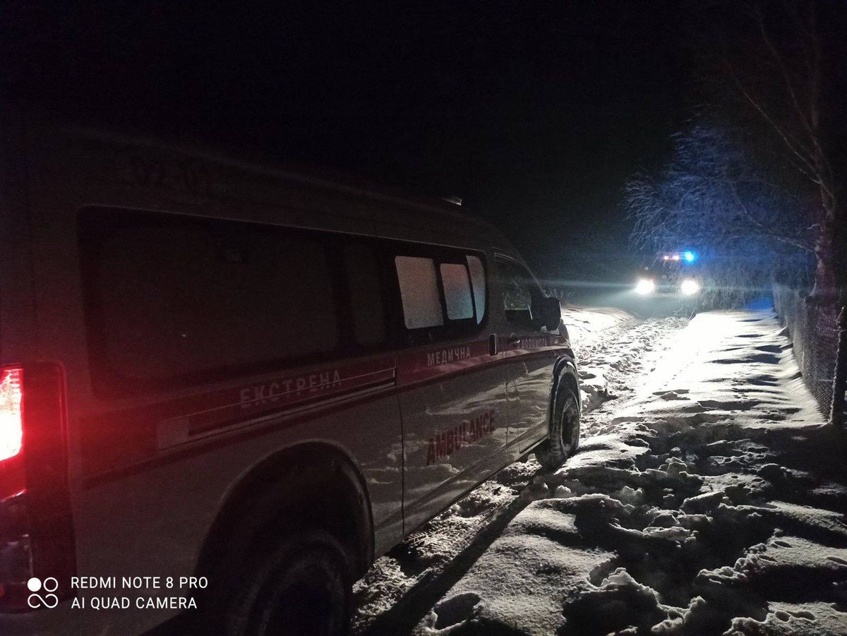 За вечір у заметах на Волині застрягли три автомобілі швидкої допомоги