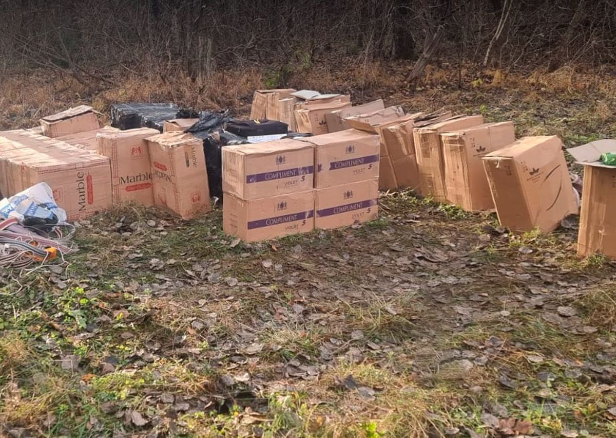 На Буковині контрабандисти намагалися вивезти закордон сигарет на 2 млн грн
