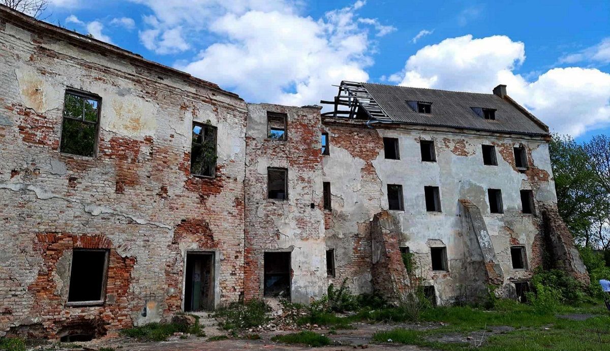 Клеванський замок: могутня фортеця XV ст., катівня НКВС і профілакторій для алкоголіків