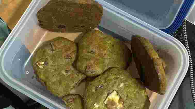 31-річний іноземець намагався завезти в Україну півкілограма печива з марихуаною