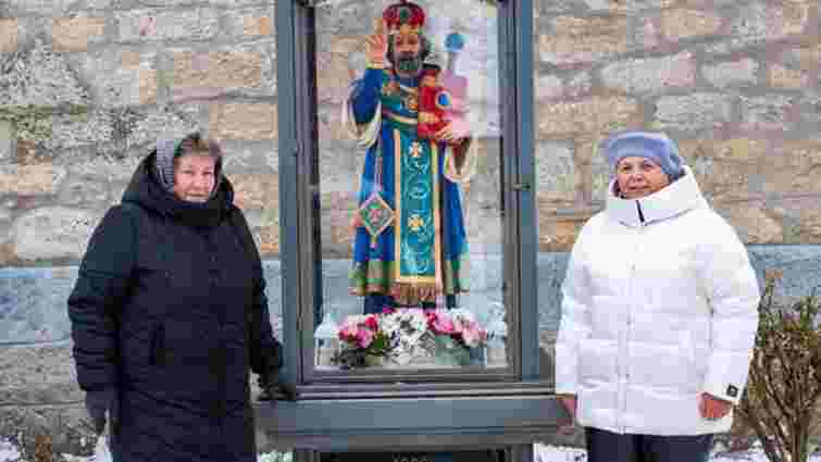 На Тернопільщині відреставрували 100-літню фігуру святого Миколая