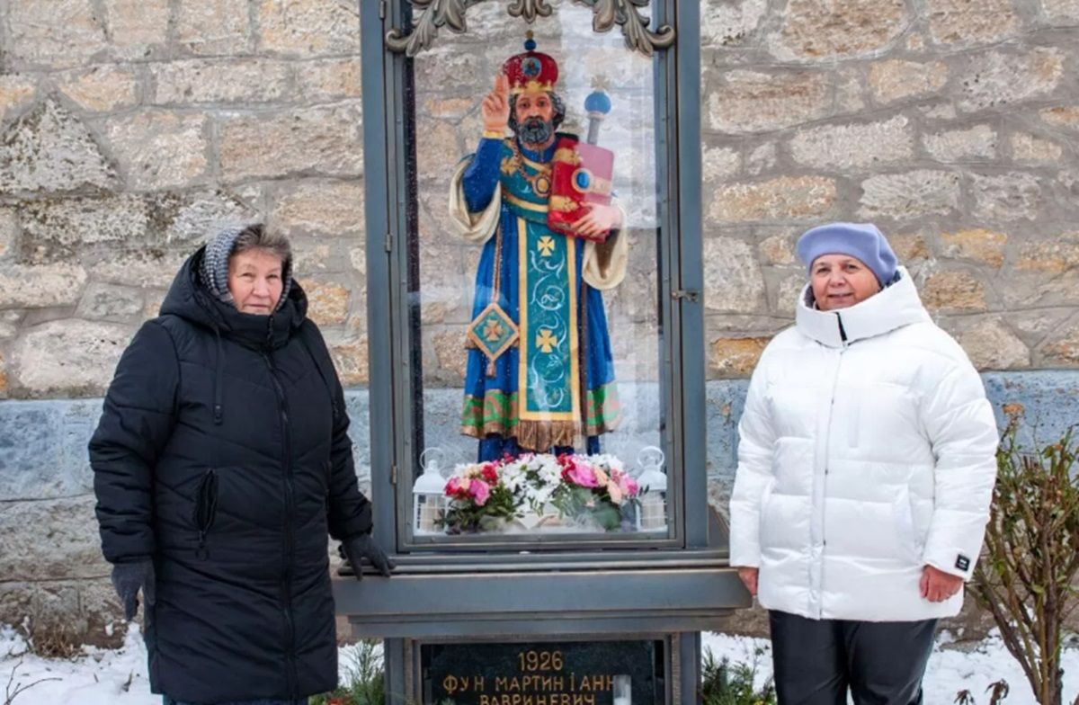 На Тернопільщині відреставрували 100-літню фігуру святого Миколая