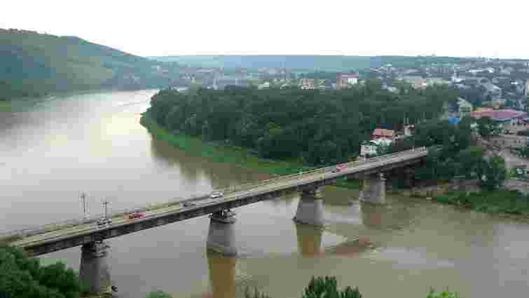 7 грудня перекриють міст через Дністер, який сполучає Тернопільщину і Буковину