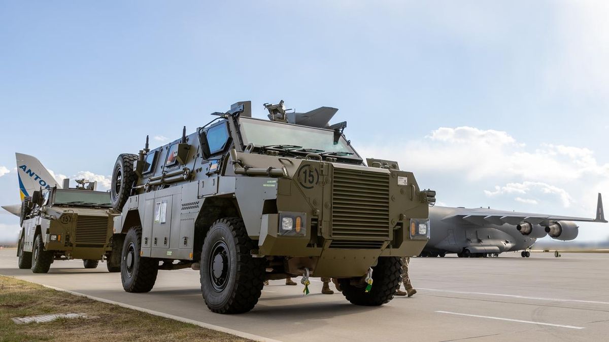 Австралія надала Україні додаткову партію бронеавтомобілів Bushmaster
