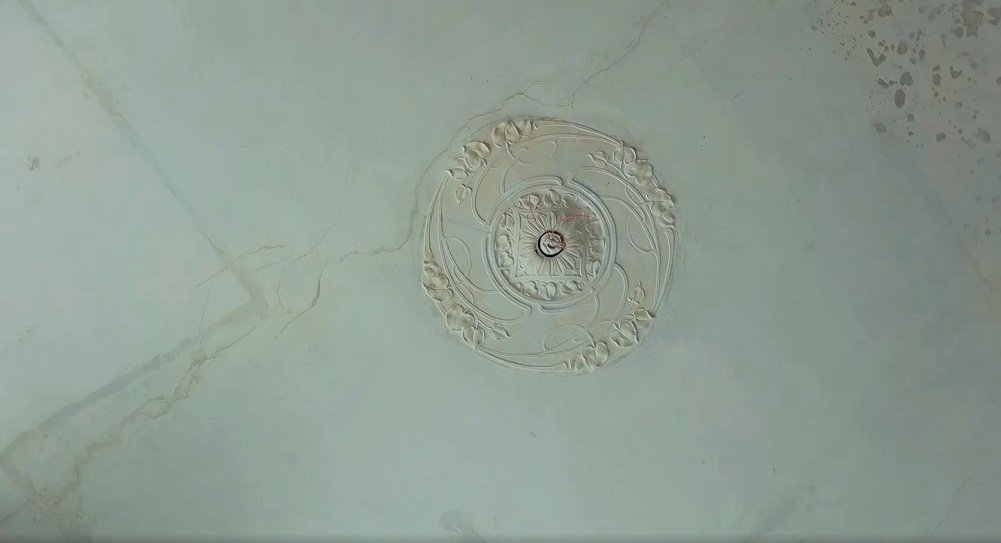 Ліпнина на стелі
