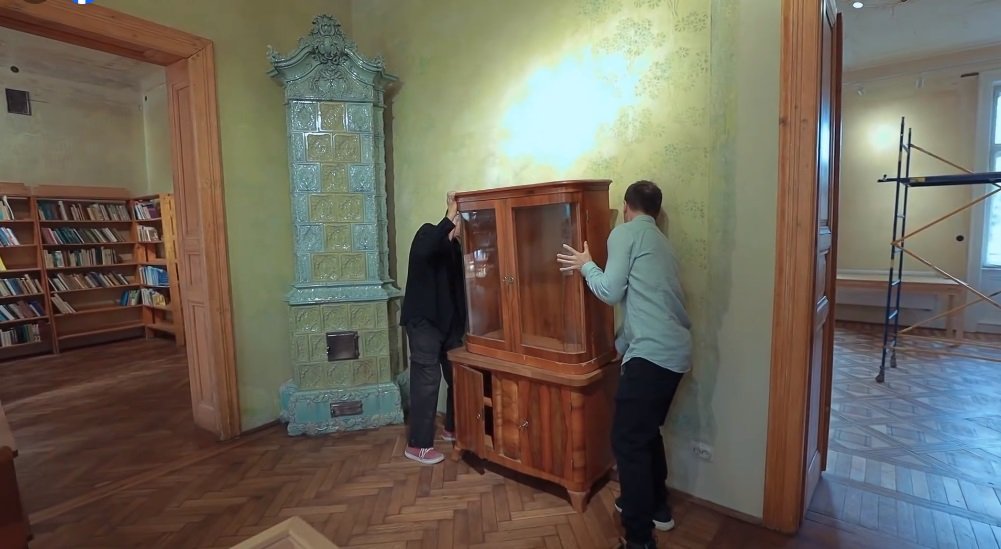 Меблі в інтер’єр підбирали відповідно до стилістики